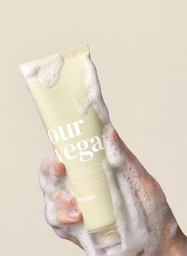 Our Vegan Heartleaf Cica Cleansing Foam - Plump Shop